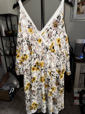 Torrid Cold Shoulder Ivory Floral Print Cold Shoulder Gauze Dress Size 1 (14-16)